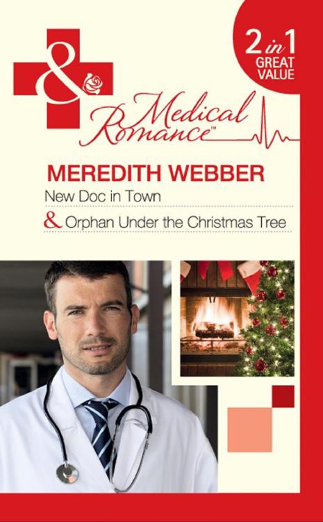 New Doc in Town / Orphan Under The Christmas Tree (Mills &amp; Boon Medical) (Christmas at Crystal Cove - Book 1)