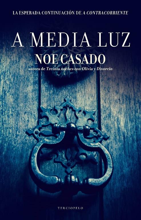 A media luz (Spanish Edition)